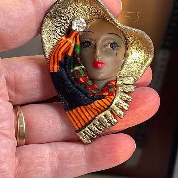 Vintage 80’s elegant lady brooch sun hat and scarf. - Picture 4 of 7